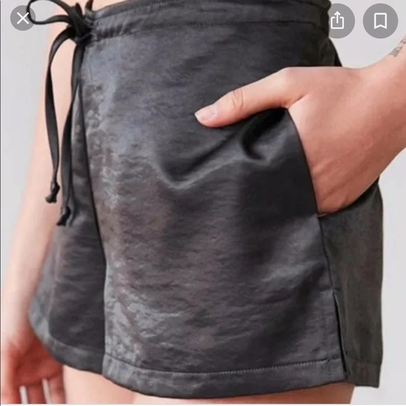 Silence + Noise UO Black Satin Tie Waist Shorts with Pockets Size Medium - Picture 1 of 7